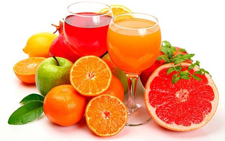 Соки из овощей, зелени и фруктов – лучший источник витаминов и биологически активных соединений (фото: www.wikiladies.ru) 