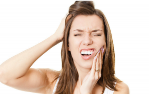 Болит голова и сводит челюсть: причины симптомокомплекса и особенности лечения