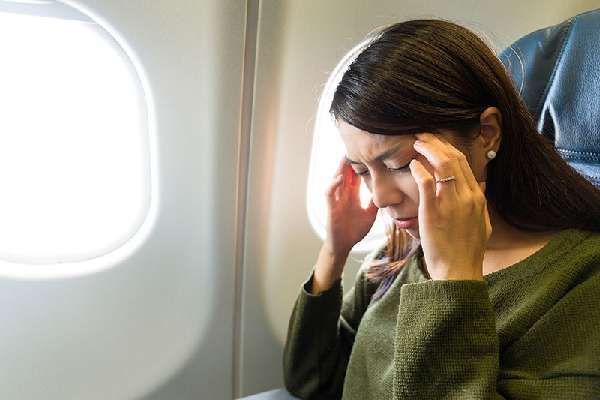 Болит голова при взлете самолета