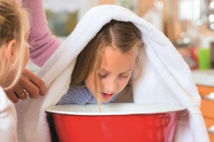 Лающий кашель у ребенка с температурой чем лечить народные средства thumbnail