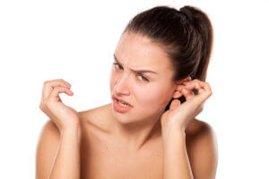 Стреляющая боль в ухе может свидетельствовать о развитии отита