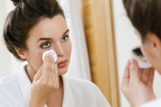 Чем смывать макияж при аллергии глаз thumbnail
